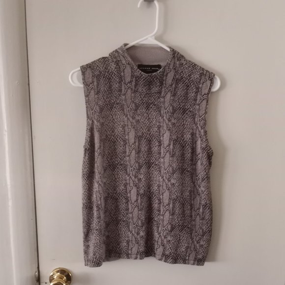 august silk Sweaters - VTG August Silk 100% Silk Alligator Print Vest
